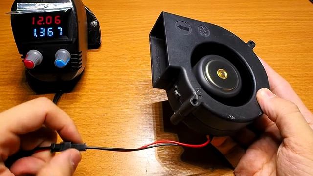 Мощный серверный центробежный вентилятор Delta смотреть онлайн