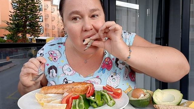 МУКБАНГ?ЕМ РЫБУ И МЕЧТАЮ О ВИНИШКЕ смотреть онлайн