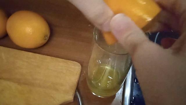 Свежевыжатый апельсиновый сок VS Сок из магазина смотреть онлайн