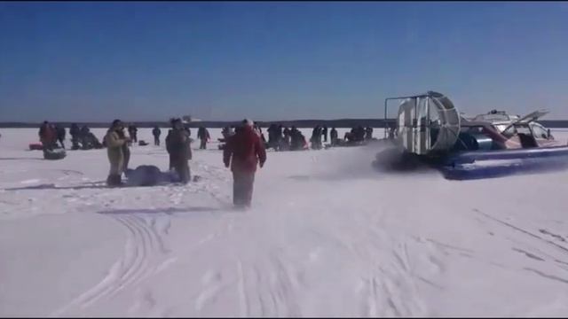 На Белоярском водохранилище 200 рыбаков оторвались на льдине смотреть онлайн