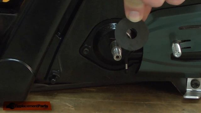 Chainsaw Repair - Replacing the Drum and Sprocket (Poulan Part # 545171901) смотреть онлайн