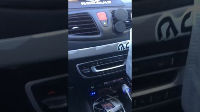 Renault Fluence. Подрулевой джойстик и магнитола Sony смотреть онлайн