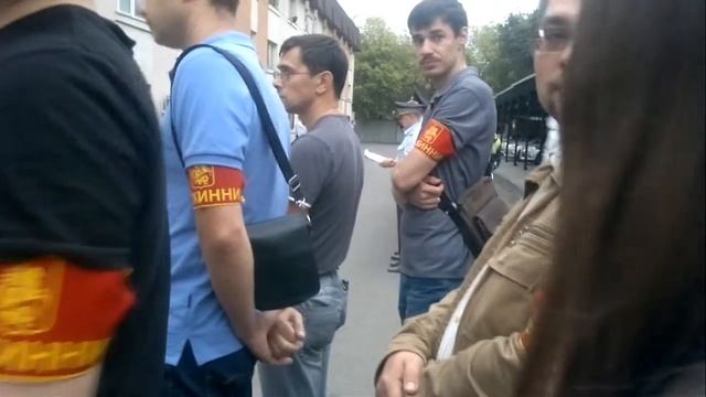 Народная дружина района Москворечье Сабурово участвует в построении полиции смотреть онлайн