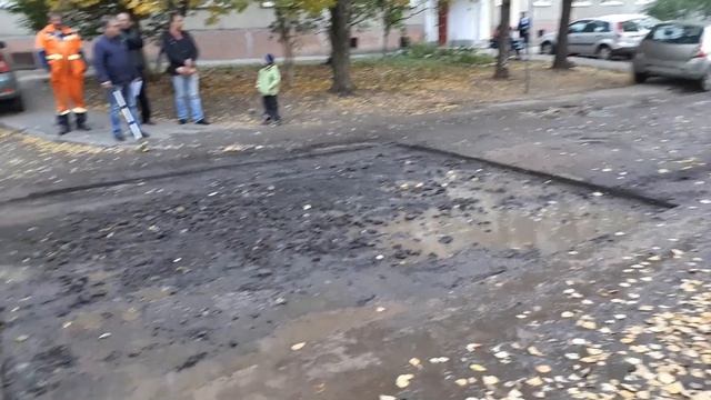 Плохие дороги? Опять в лужу асфальт! смотреть онлайн