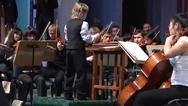 The most little conductor in the world_Самый маленький в мире дирижер смотреть онлайн