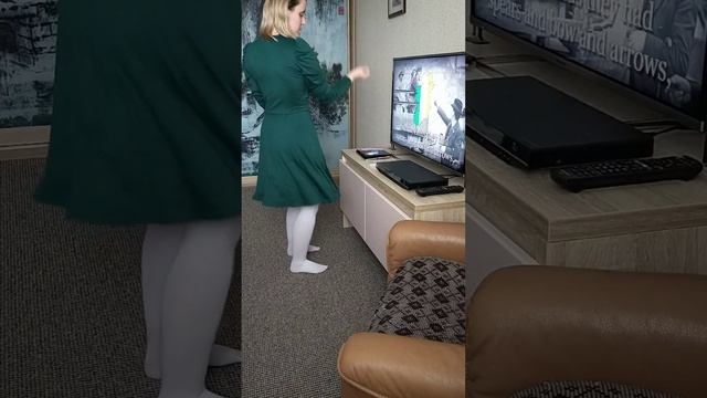 танец под песню "Come out, ye black and tans". смотреть онлайн