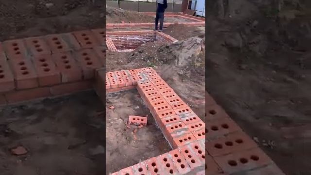 Завершение кладки цоколя на объекте в Вознесенском смотреть онлайн
