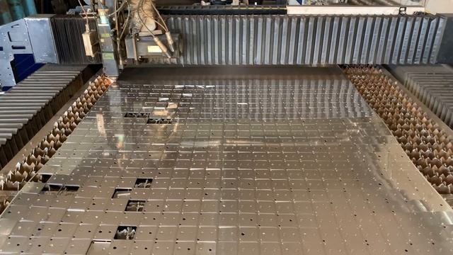 Изготовление кронштейнов из 3мм нержавеющей стали с помощью лазерной резки и гибки в LASERCWM смотреть онлайн