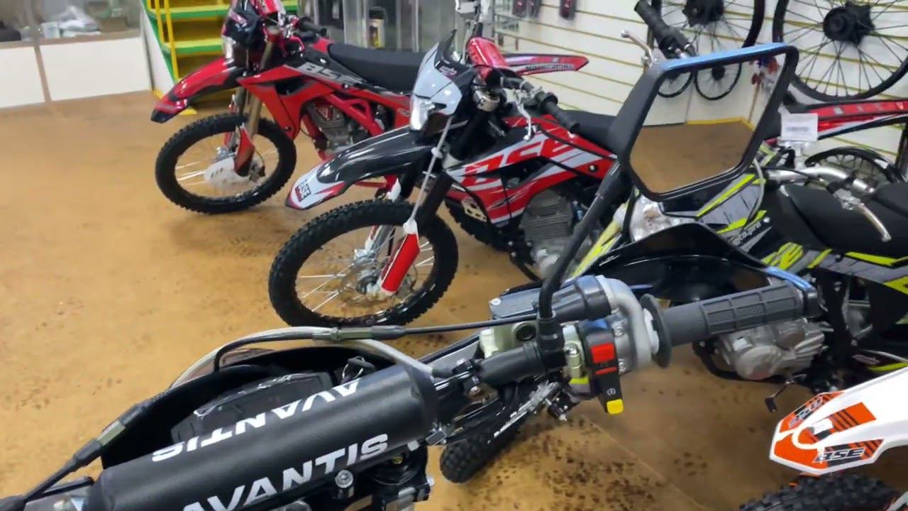 Мотоцикл Avantis Enduro CBS300 FCR ARS комплектация Exclusive 2022 модельного года смотреть онлайн