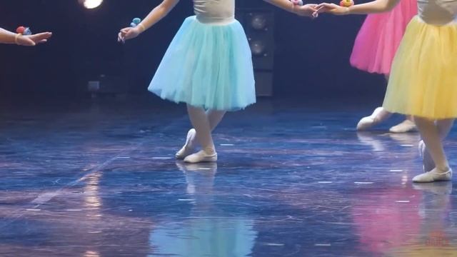 Дети в балете. Кусочки с выступлений DekaDance. смотреть онлайн