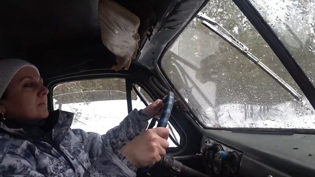 С ездила за угольком на ГАЗ-63 пока муж на работе. смотреть онлайн