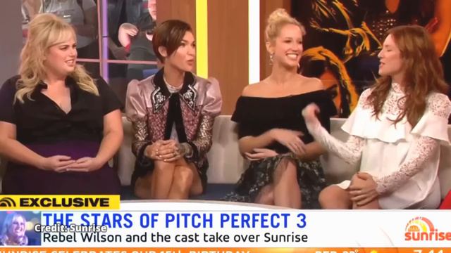 Ruby Rose Interrupts Brittany Snow & Anna Camp's Interview - Pitch Perfect 3 Cast Funny Moments смотреть онлайн