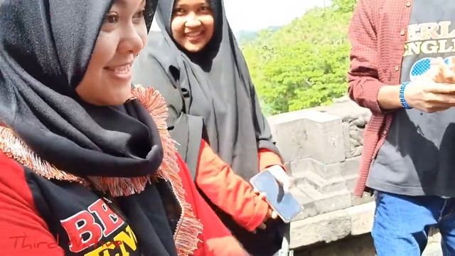 Berlitz English LC Goes to Borobudur Part 1 смотреть онлайн