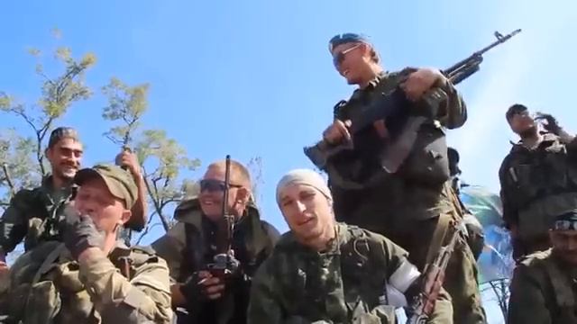 WANA.RU Добровольцы из ВДВ России идут на штурм аэропорта Луганска