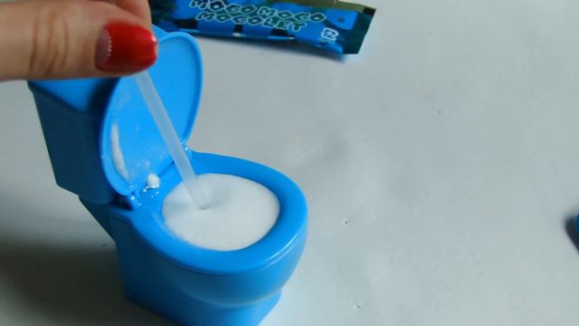 Унитаз из которого пьют. Японская сладость DIY Japanese Toilet Candy Kit смотреть онлайн