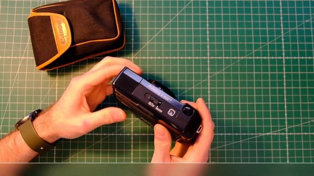 How to Load 35mm Film in a Canon Autoboy/SureShot/AF35M смотреть онлайн