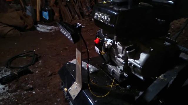Устанавливаем фару на мотобуксировщик!! смотреть онлайн