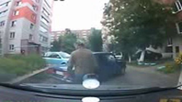 Смешные парковки!!!Бабушку задавило!!! смотреть онлайн