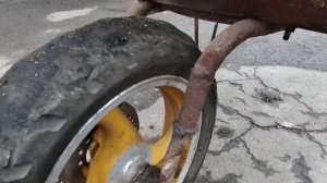 Колесо от скутера для строительной тачки.