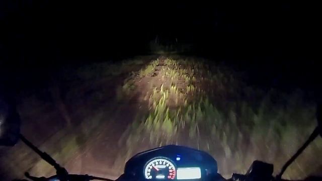 По ночному лесу на Racer Fighter 300,грязь. смотреть онлайн