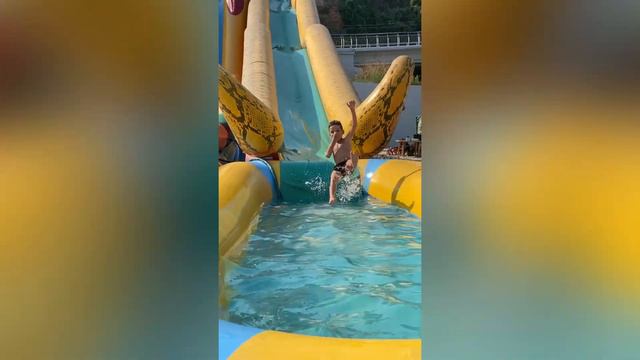 ВЛОГ Отдых в Одессе перед Школой Отдыхаем Загораем / Медузы в Чёрном море смотреть онлайн