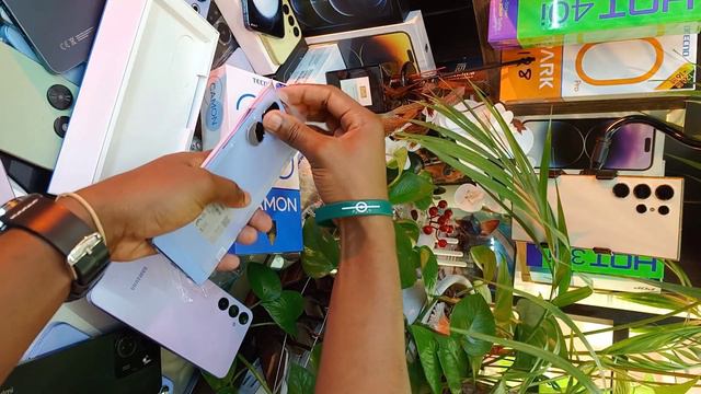 TECNO CAMON 20 #unboxing let's find out what's in the box... смотреть онлайн