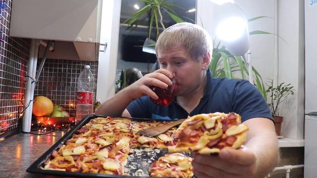 Мукбанг обжор (ДОМАШНЯЯ ПИЦЦА две в одной) поздним вечерком!