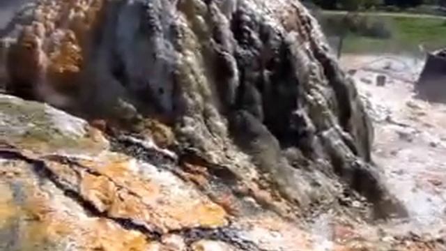 Гейзер в Абхазии, у Аэропорта смотреть онлайн
