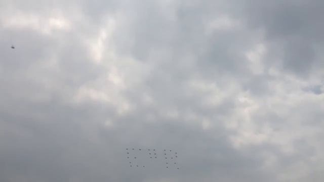 Queen Jubilee fly past Windsor смотреть онлайн