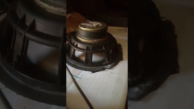 Мой самодельный сабвуфер из картона (басс тест) смотреть онлайн