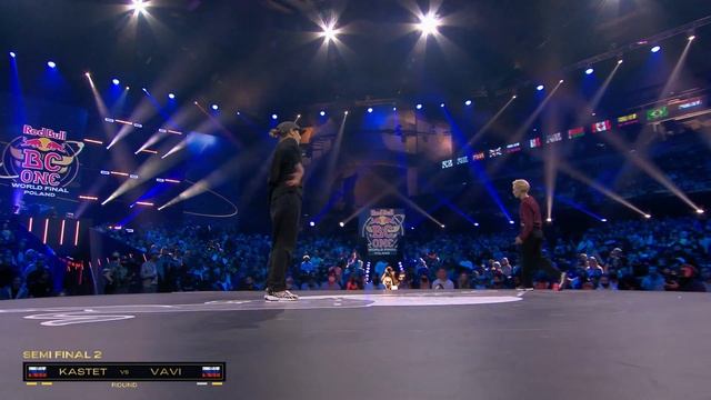 B-Girl Vavi vs. B-Girl Kastet | Semifinal Battle | Red Bull BC One World Final Poland 2021 смотреть онлайн
