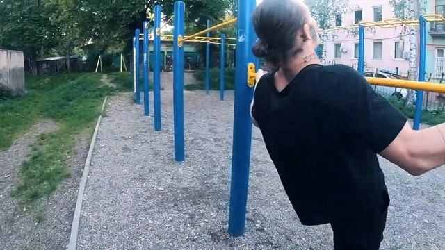 Как Обычному Парню НАКАЧАТСЯ НА ТУРНИКЕ И БРУСЬЯХ + Набрать Массу (Тренировка БЕЗ ОТДЫХА На Турнике смотреть онлайн