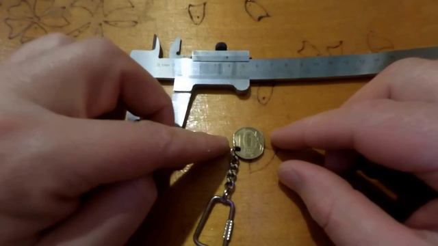 брелок-ключ для платных продуктовых тележек.