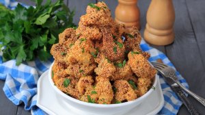 Цветная капуста в панировочных сухарях - рецепт с хрустящей корочкой