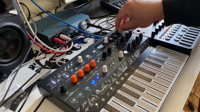 Liven Bass & Beats / Arturia Microfreak- Haddaway Remix Jam What is Love смотреть онлайн