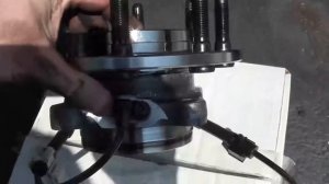 Hummer H2 / Chevy or GMC 2500 Truck - Front Wheel Hub Replacement