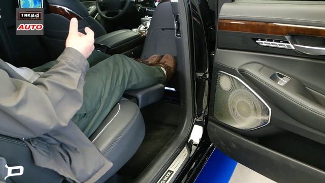2017 Genesis G90L/EQ900L - Long Body Version (제네시스 EQ900 리무진)