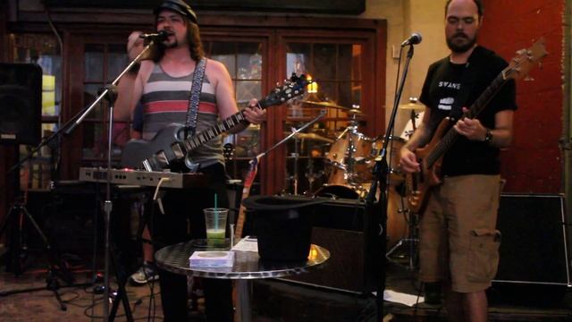 Bridges In New York/Out Of The Darkness - Daybreaker (live @ Java Monkey 8/8/15) смотреть онлайн