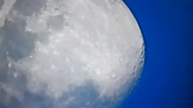 Bulan di sore hari di zoom menggunakan Nikon Coolpix L830 смотреть онлайн