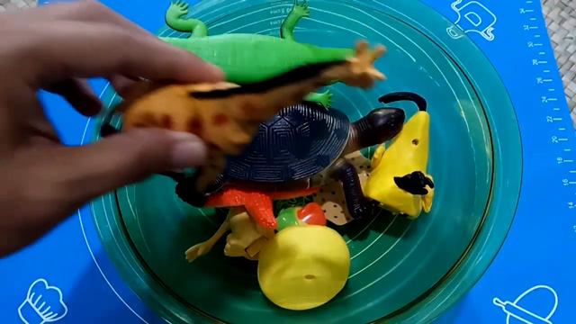 ЗВУКИ ЖИВОТНЫХ для самых маленьких - Учим цвета Игрушки для Детей Узнайте Названия смотреть онлайн