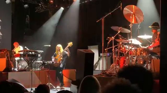 Thundercat – 8-Minute full jam, Live Paris, L'Alhambra, 20.03.2023 смотреть онлайн