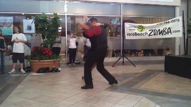 14th Ave Dance Studio - Chris & Marianela Arg. Tango Demo смотреть онлайн