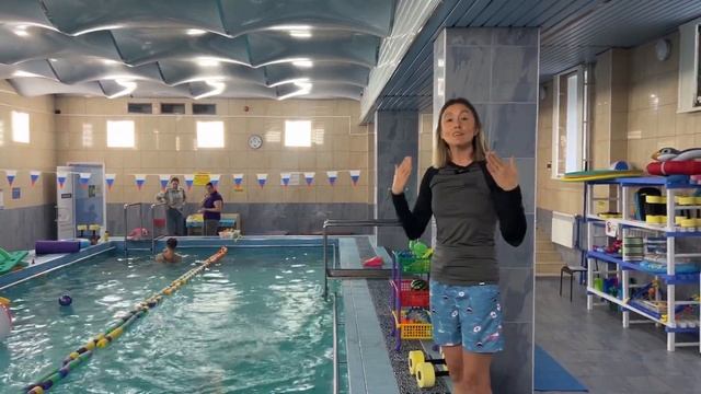 Научите ребёнка правильно лежать на воде с помощью этого волшебного упражнения! смотреть онлайн