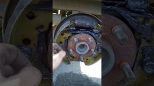 замена задних тормозных колодок Додж караван 3