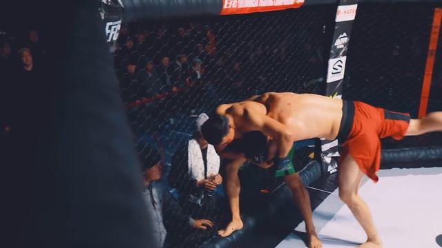 КРОВАВЫЙ БОЙ / УЗБЕКИСТАН - КЫРГЫЗСТАН // ШОХРУХ АЛИЖАНОВ (UZ) vs НУРСУЛТАН ЖОЛДОШБЕК УУЛУ (KG) смотреть онлайн