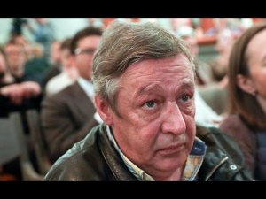 Видео смертельного ДТП с участием пьяного актера Михаила Ефремова попало на камеры видео-наблюдения.