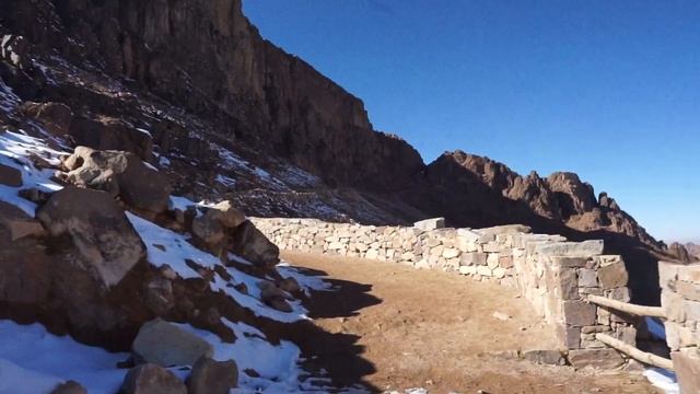 Восхождение на снежный Синай в шортах | #закаливание в Египте − تصلب في مصر смотреть онлайн