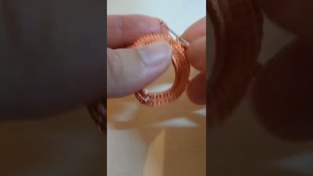 Вяжем крючком. Принцип поворотных рельефных рядов смотреть онлайн