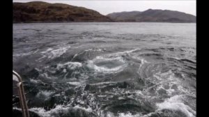 Гигантский морской водоворот, который затягивает все что в него попадает