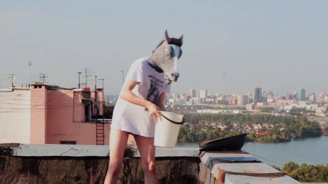 Обливание в маске лошади | Ice Bucket Challenge смотреть онлайн